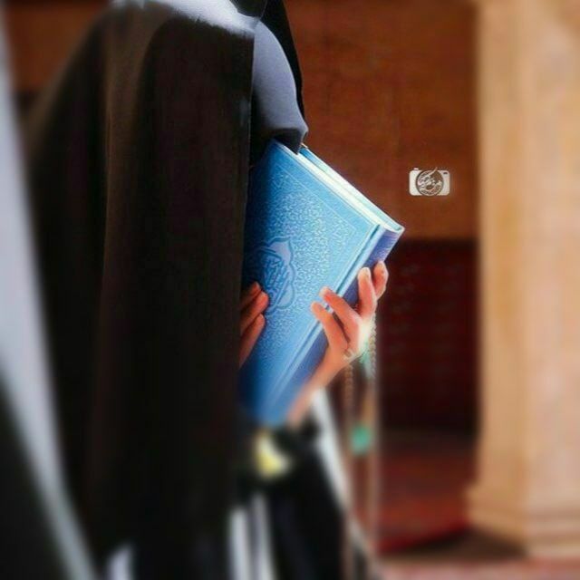 ـ جميلٌ لكِ أن تَڪُونِي مُحجبةٌ.