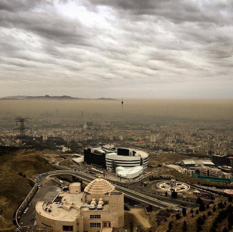 هوای آلوده از نمای دانشگاه***🫠******🤎***
