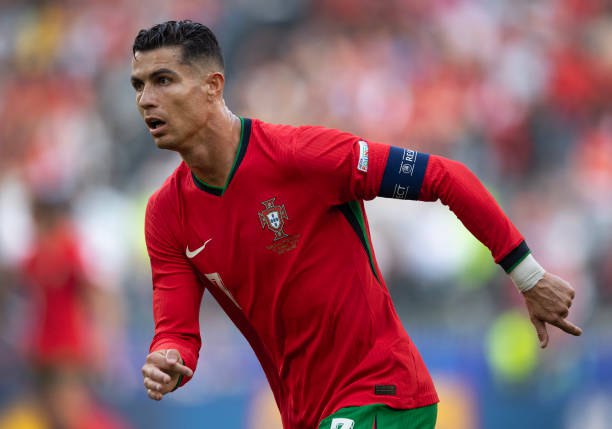 **Ronaldu Portugaliya terma jamoasi bilan sovrin …