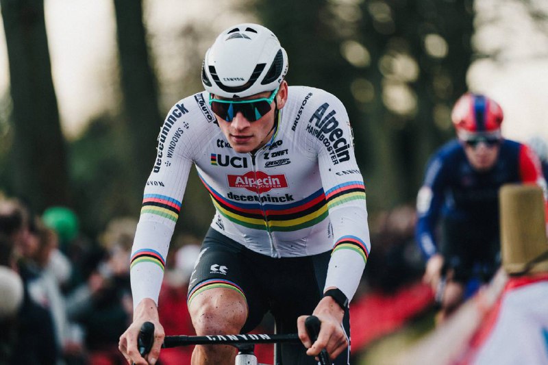 ***📆*** **Ciclocross, Van der Poel annuncia …