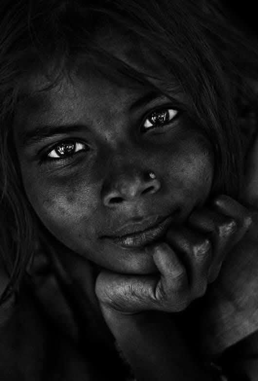 أنا أنظر إلى عينيك وأرى الكون …