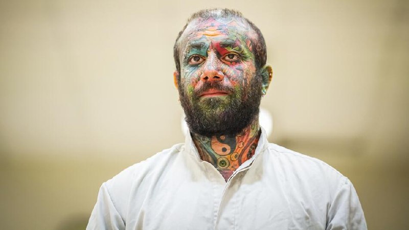 Bericht: Gericht in Iran verurteilt Rapper …