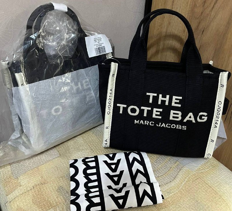 Marc Jacobs The Tote Bag