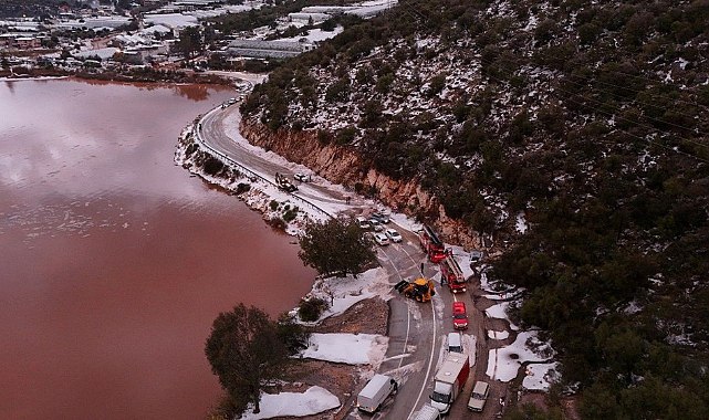 ***?***Antalya'da sel ve dolu: Yollar kapandı, …