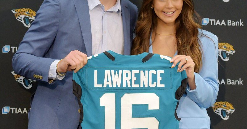 Trevor Lawrence feiert erstes Kind mit …