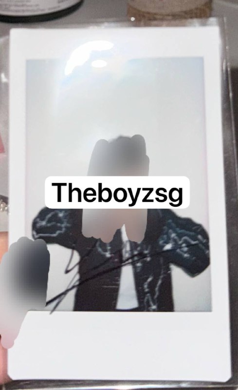 **Trigger Haknyeon signed polariod**