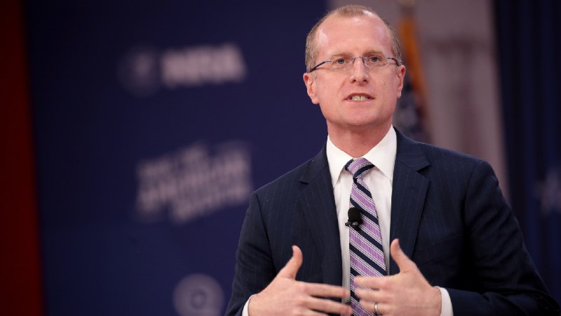 Trump oficializa Brendan Carr como presidente …