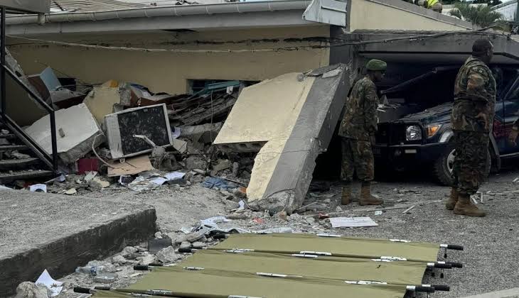 Terremotos Tsunamis Tornados Vulcões e Inundações …