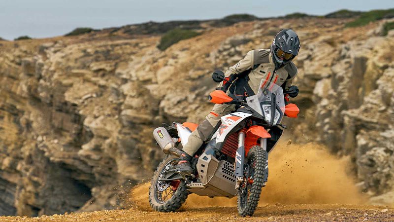 2025 KTM 890 Adventure R breaks …