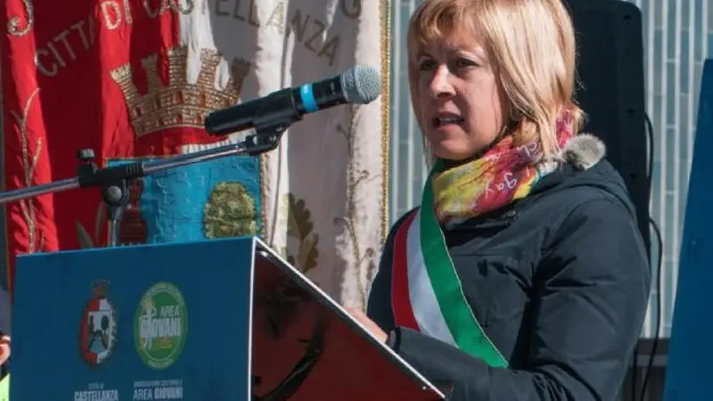 Mirella Cerini, sindaca di Castellanza morta con la fascia tricolore addosso: malore dopo le celebrazioni del 25 aprile