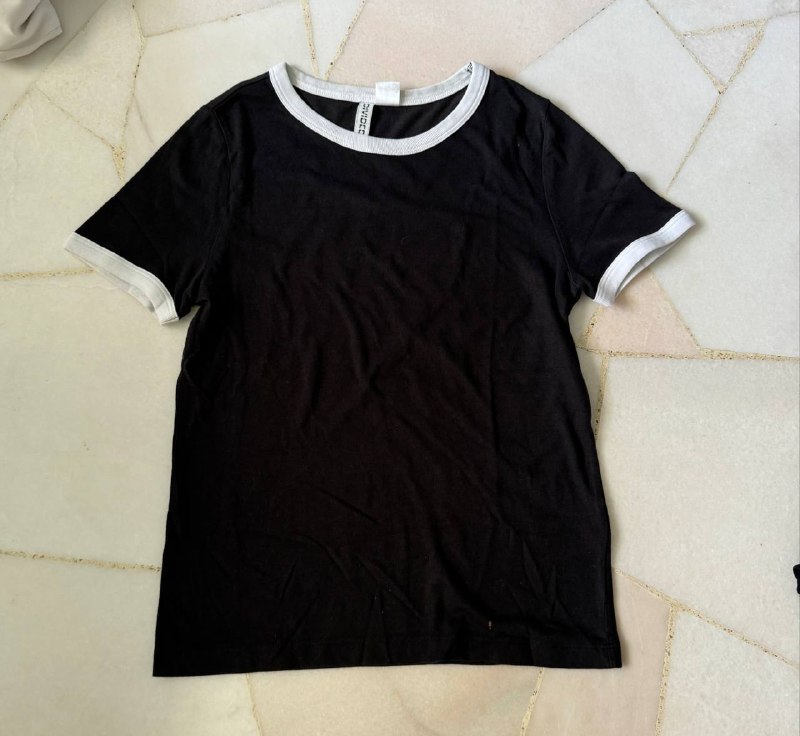 h&amp;m black ring tee