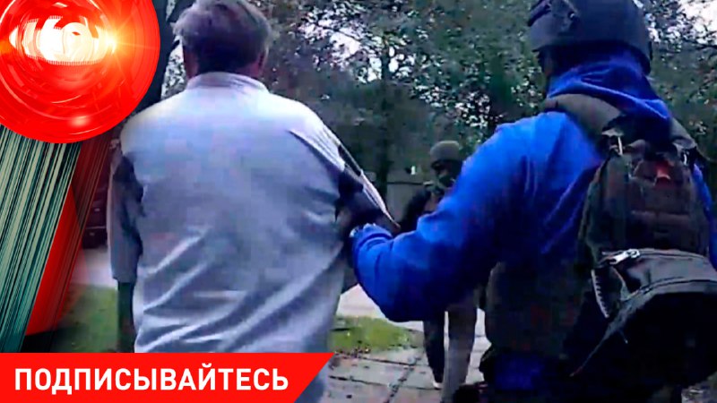 ***🚑***В остановившуюся на трассе машину влетел …