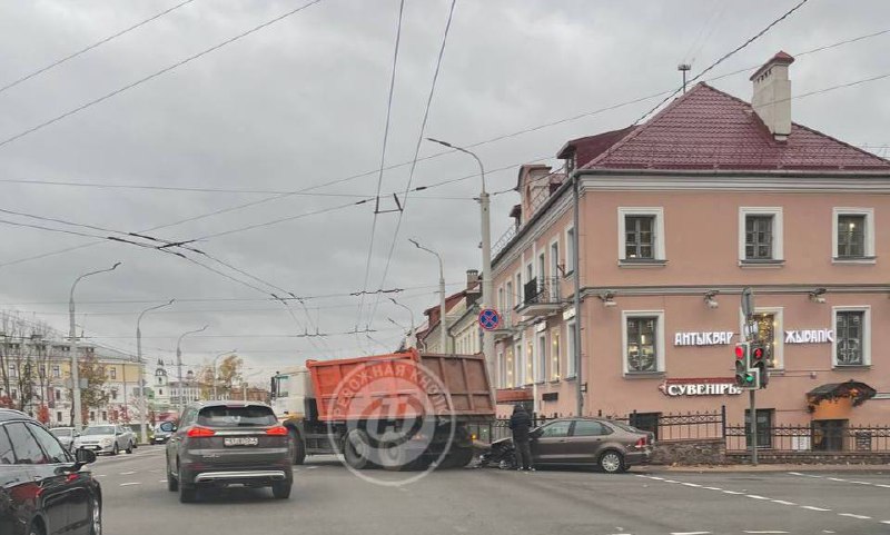 Минск. Авария на перекрёстке ул.Богдановича/Я.Купалы