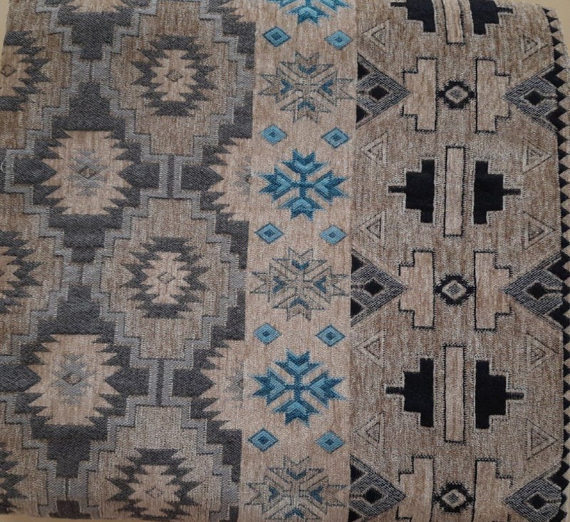 زیر سفره مخمل دو رو