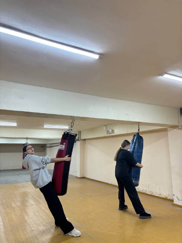 адидас