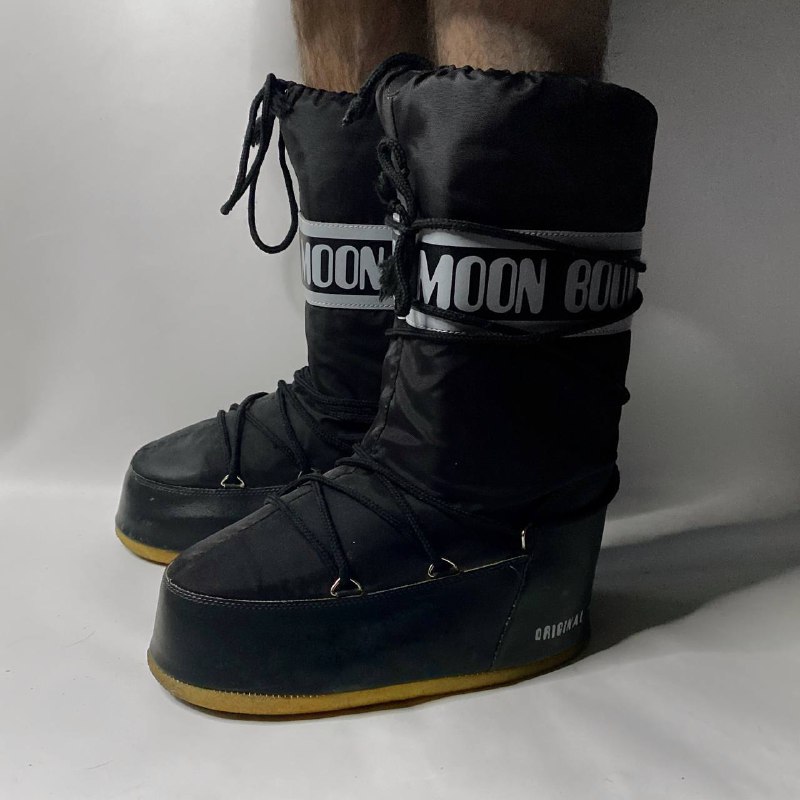 Moon Boots Post