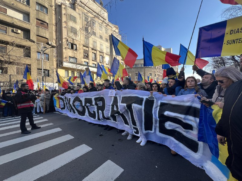 **Over 100,000 Romanians Protest Against Globalist …