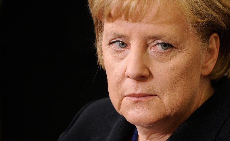 Angela Merkel tritt zum Interview an. …