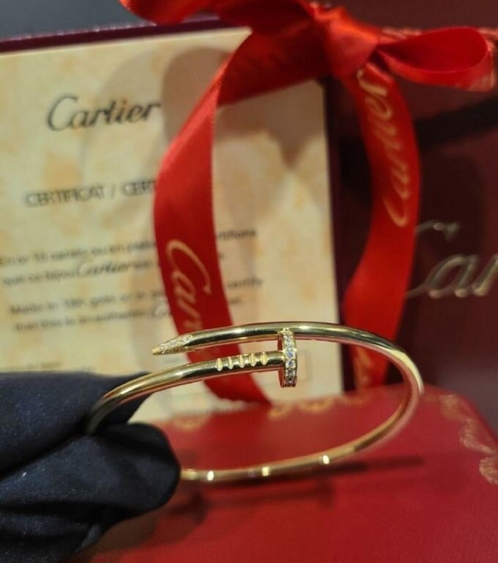 Золотой браслет cartier гвоздь с фианитами, …