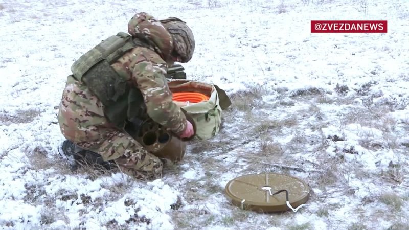 Военнослужащие инженерно-саперного батальона мотострелковой дивизии группировки …