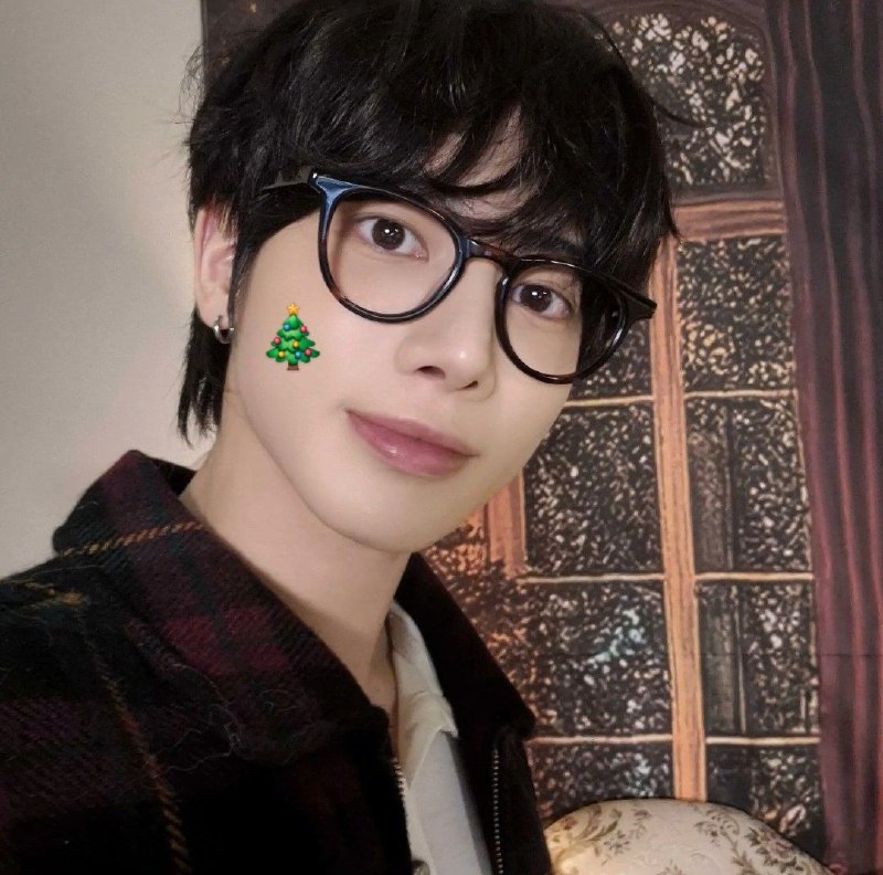 241224 ***🐱*** [#Weverse\_moments](?q=%23Weverse_moments)