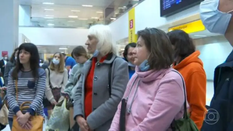 First group of Ukrainian refugees arrives in Brazil