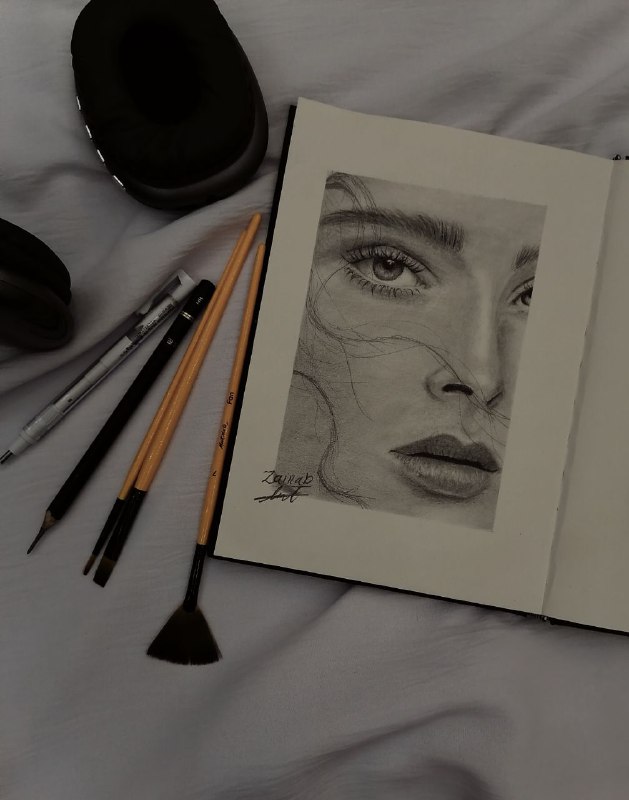 رسامة ??