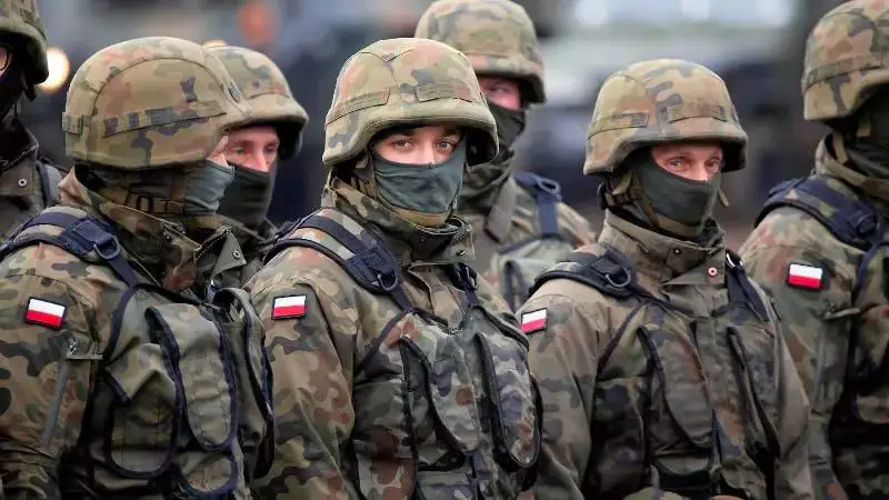 **Польша увеличивает численность войска почти вдвое**Вице-премьер …