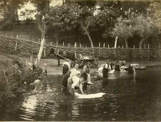 Прання на річці. Село Старі Санжари, …