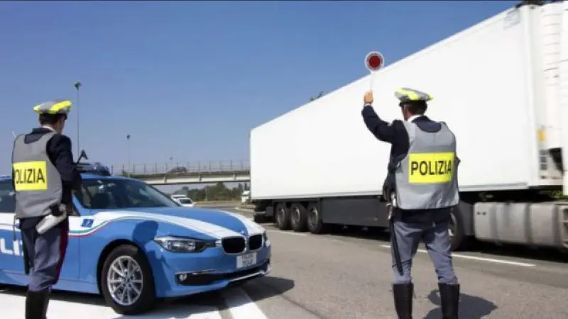 [Șofer moldovean de camion, a încercat să dea șpagă în Italia unui polițist. Riscă 7 ani de închisoare](https://pulsmedia.md/article/30824259be32487e/sofer-moldovean-de-camion-a-incercat-sa-dea-spaga-in-italia-unui-politist-risca-7-ani-de-inchisoare.html)