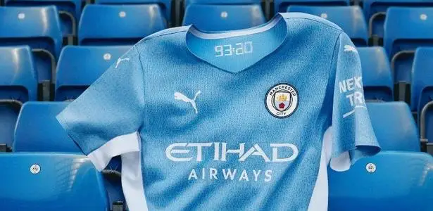 Manchester City lança novo uniforme inspirado em gol histórico de Aguero