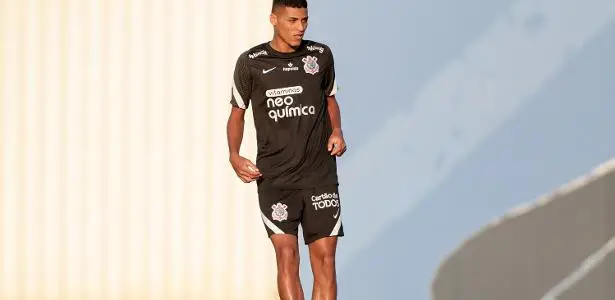 Perto do Bragantino, Rodrigo Varanda renova contrato com o Corinthians