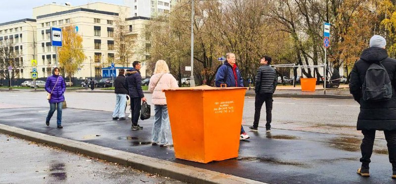 В районе установили о**ранжевые контейнеры с …