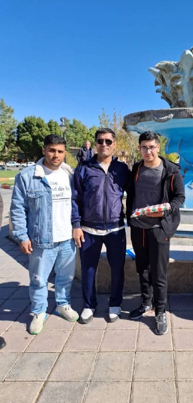 ***✅***تجلیل رییس هیات شنا از شناگر …