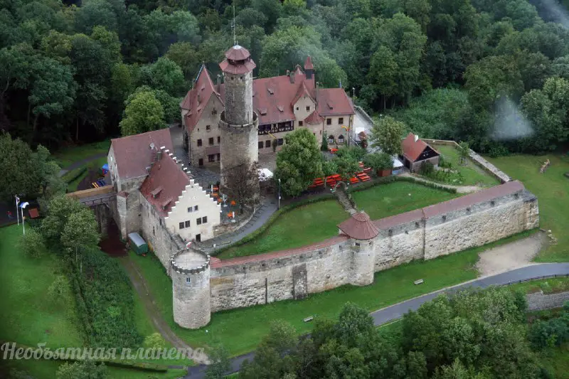 Альтенбург — средневековая крепость, расположенная на самом высоком холме, на окраине Бамберга, Германия.