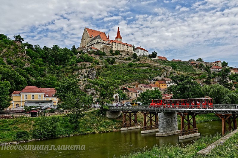 Зноймо — город в Чехии, расположен на левом берегу реки Дие, недалеко от границы с Австрией.