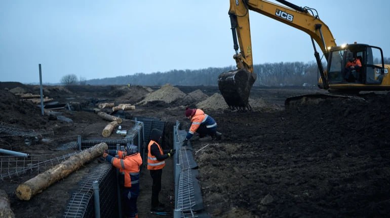 **В України розслідують ймовірні розкрадання на …