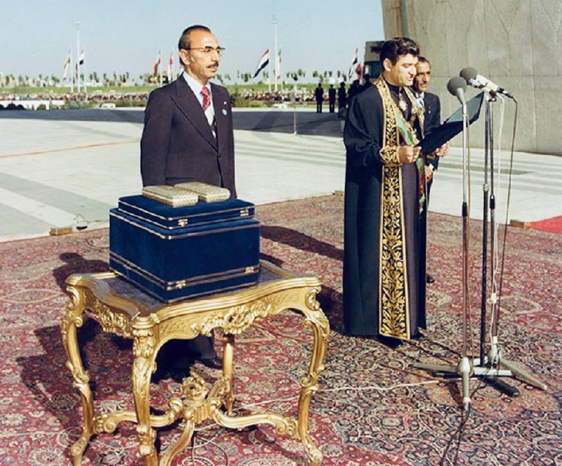 وطن پرنده پردرخون