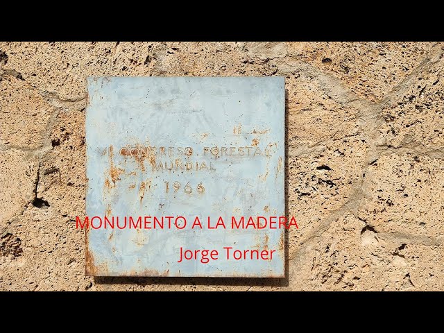 Dron. Monumento a la Madera en …