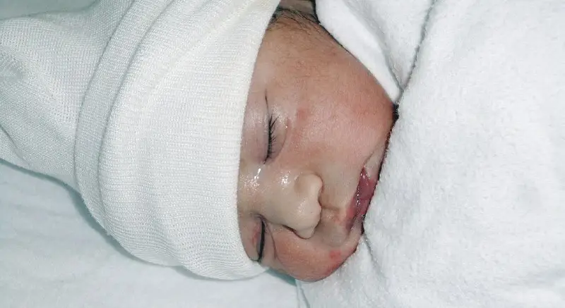 Tämän vuoden ensimmäinen Ruotsissa syntynyt lapsi ”vältti sukupuolen määrityksen”