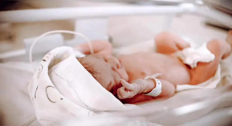 Hus: Synnytysten määrä jatkaa laskuaan Uudellamaalla