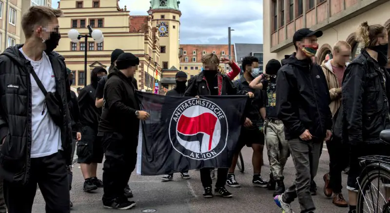 Vasemmistolaiset vaativat oikeistolaisten äänestäjien tappamista ”ääriajattelun vastaisessa” mielenosoituksessa Saksassa