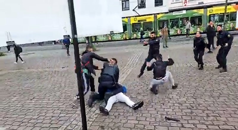 Video: Islamin vastaista aktivistia ja poliitikkoa puukotettiin Mannheimissa – poliisia puukotettiin kaulaan