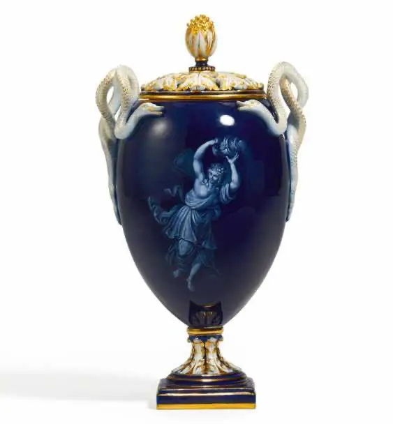 Мейсен. Форфоровая ваза со змеиными ручками и мифологическими сценами, написанными в стиле «Лимож». 19. век, высота вазы 30см.