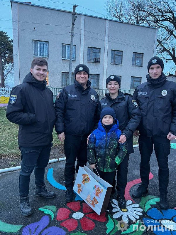 ***👮‍♀️******🫂*****Вінницькі поліцейські відвідали сина загиблого на …