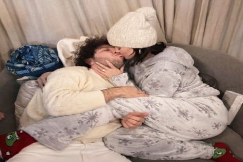 **Selena Gomez, Benny Blanco pack PDA …