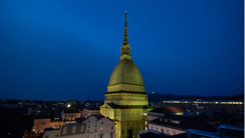 Torino in festa per la Grande Boucle, Mole e aiuole in giallo