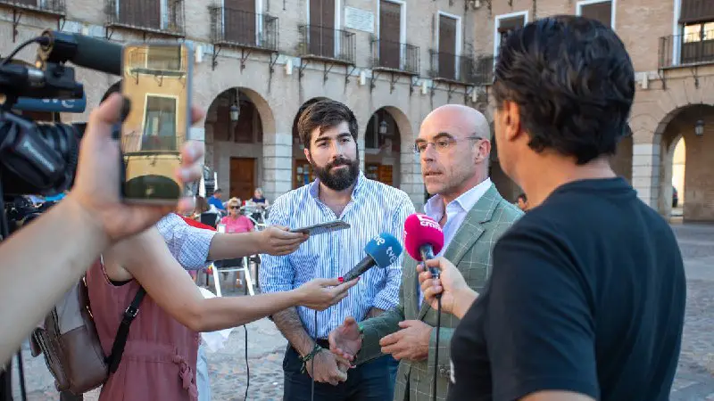 ***🟢*** Jorge Buxadé durante su visita a la comarca de Ocaña junto a Manuel Mariscal y Daniel Arias: