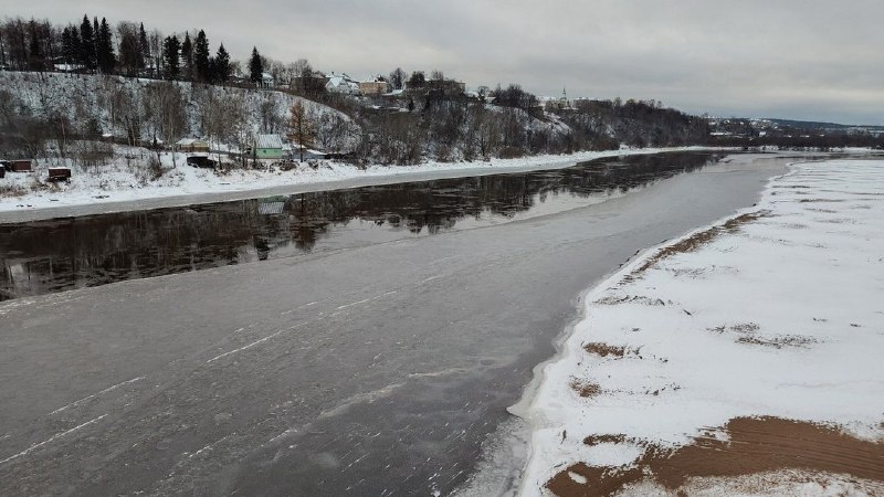 ***💦*** **Зима берёт своё. Вятка обрастает …