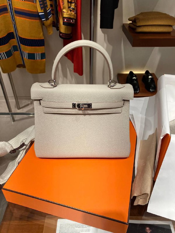 **Hermes Kelly**